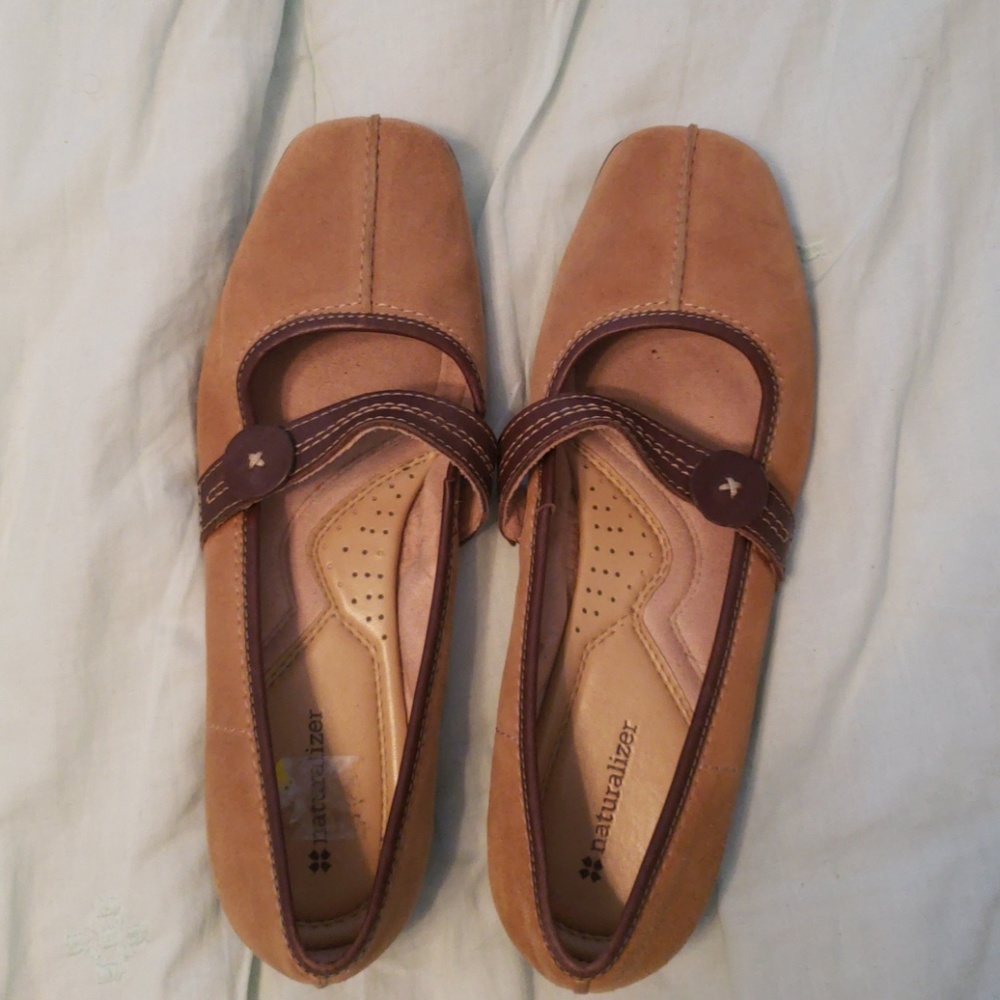 Naturalizer flats in light brown leather sz 9 EUC